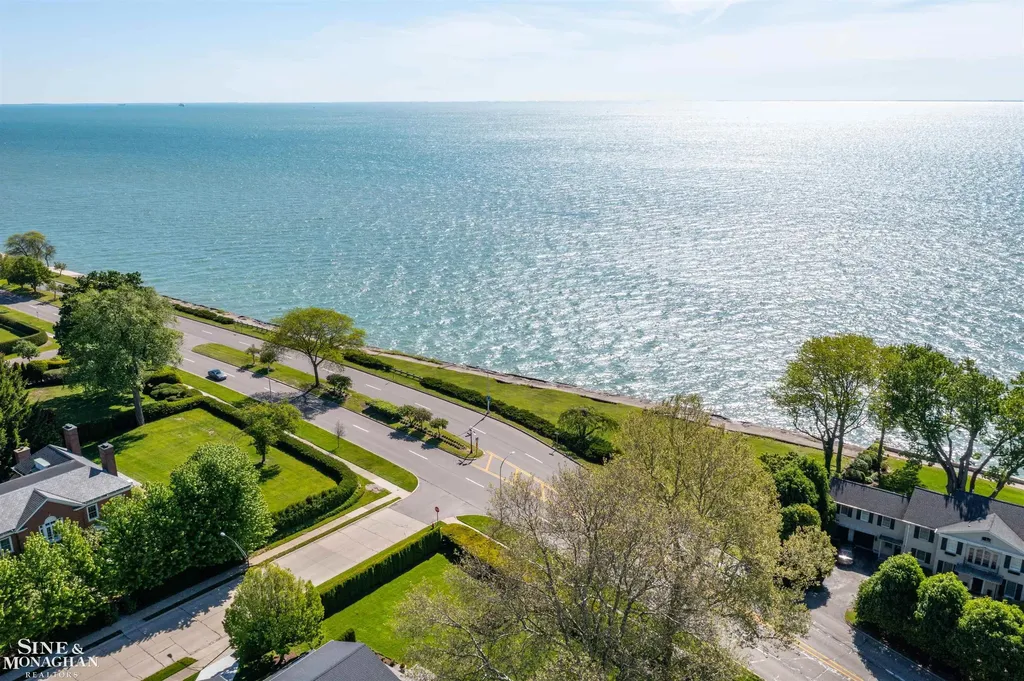 89 Lake Shore Road Grosse Pointe Farms City MI 48236
