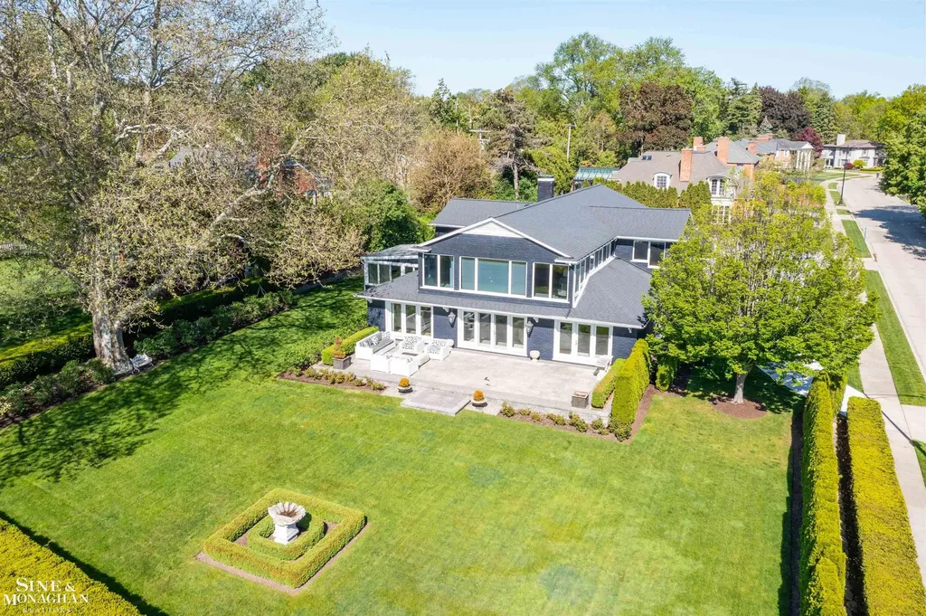 89 Lake Shore Road Grosse Pointe Farms City MI 48236