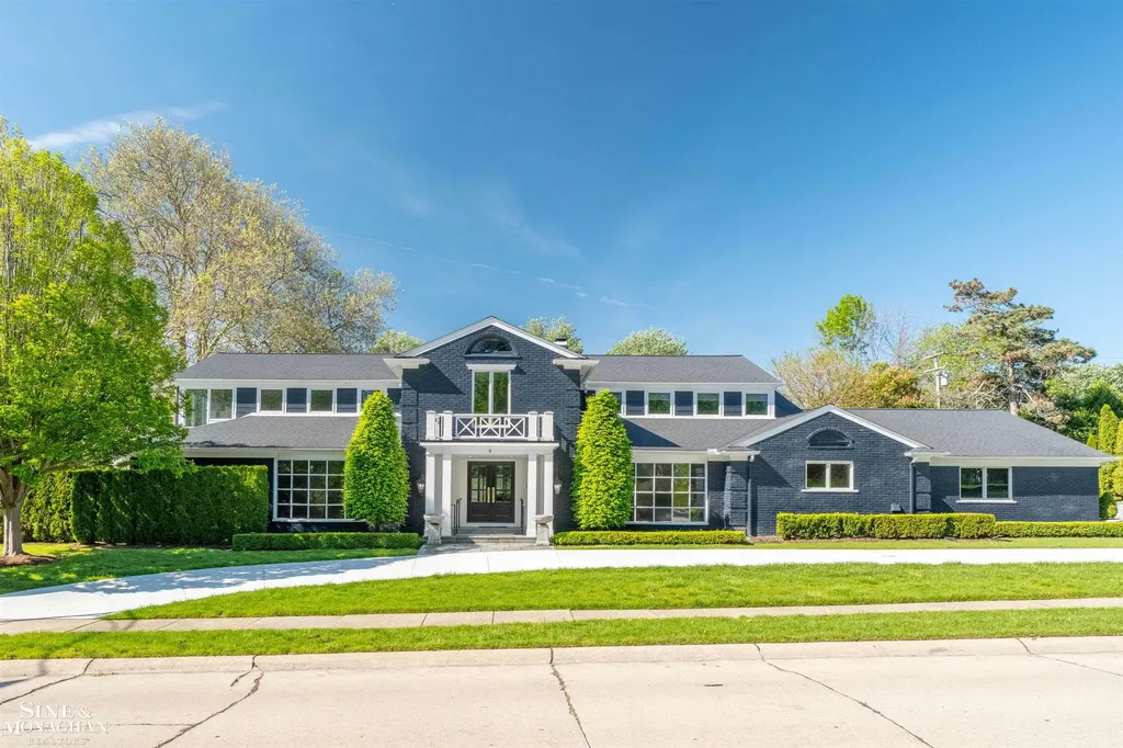 89 Lake Shore Road Grosse Pointe Farms City MI 48236