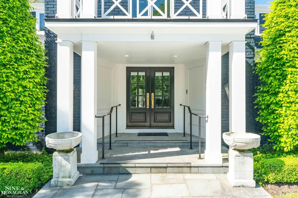 89 Lake Shore Road Grosse Pointe Farms City MI 48236