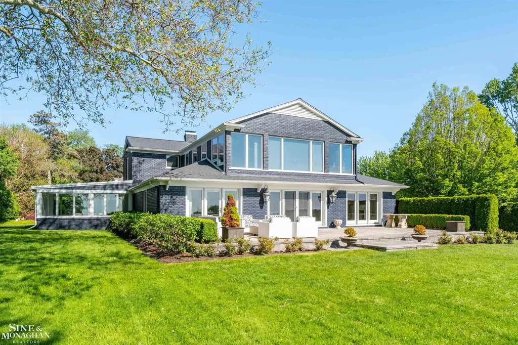 89 Lake Shore Road Grosse Pointe Farms City MI 48236