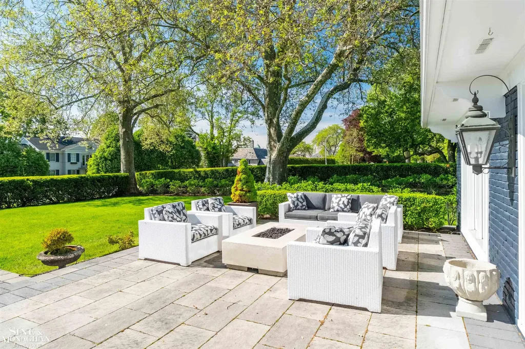 89 Lake Shore Road Grosse Pointe Farms City MI 48236