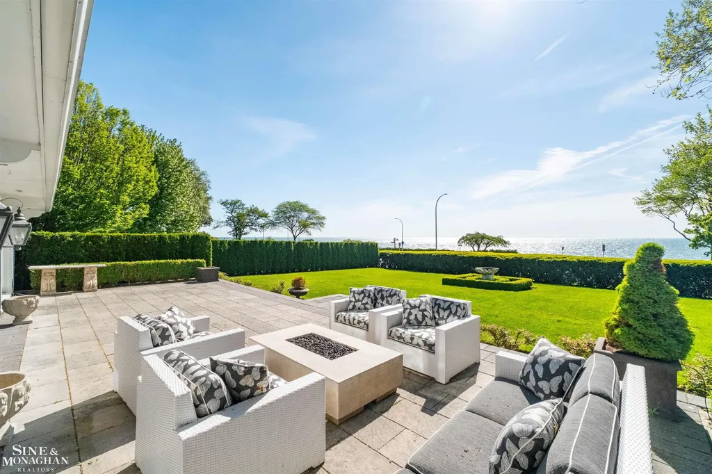 89 Lake Shore Road Grosse Pointe Farms City MI 48236