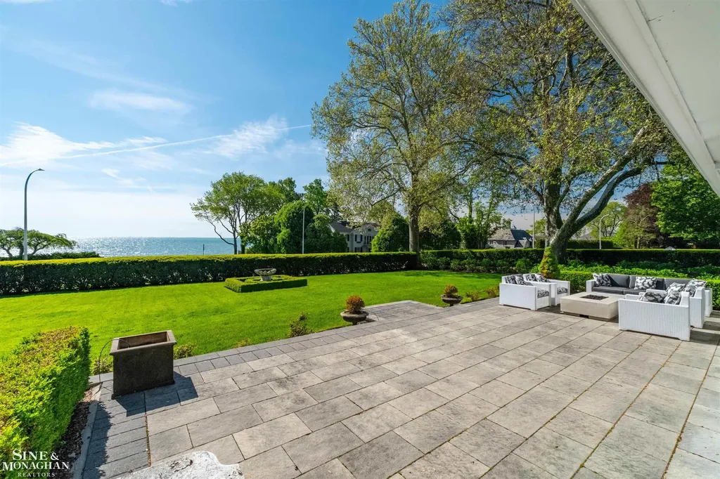 89 Lake Shore Road Grosse Pointe Farms City MI 48236