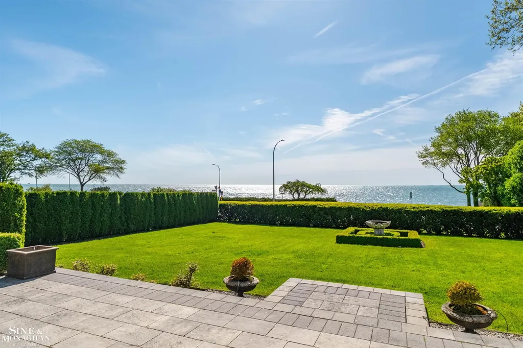 89 Lake Shore Road Grosse Pointe Farms City MI 48236