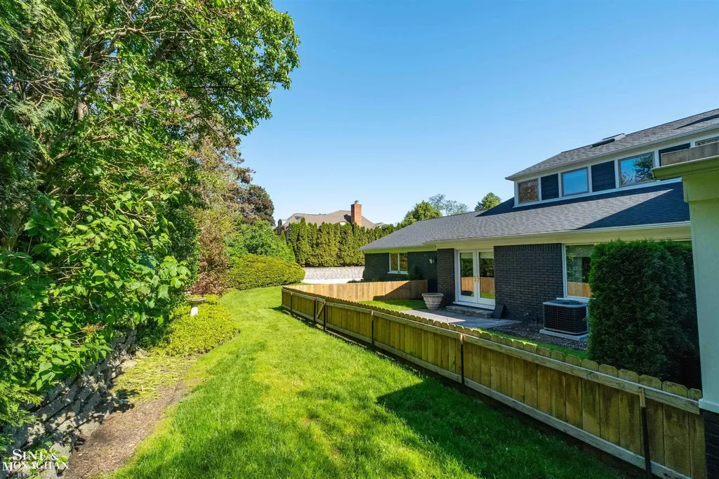 89 Lake Shore Road Grosse Pointe Farms City MI 48236