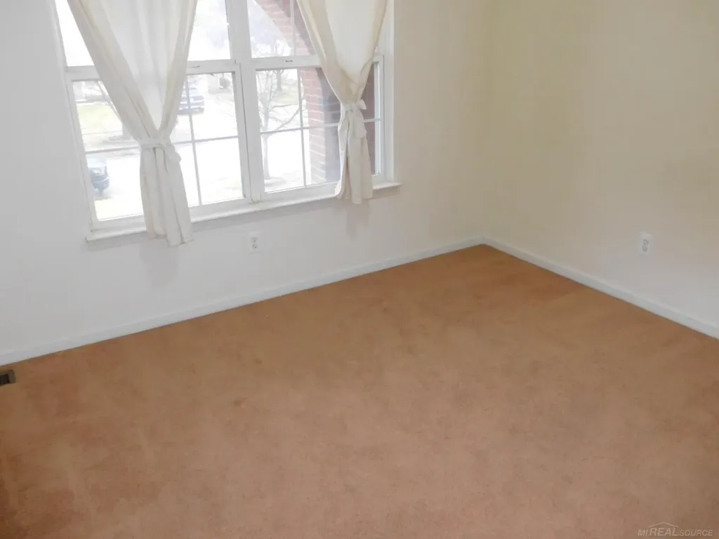 2000 Twin Sun Circle Commerce Charter Township MI 48390