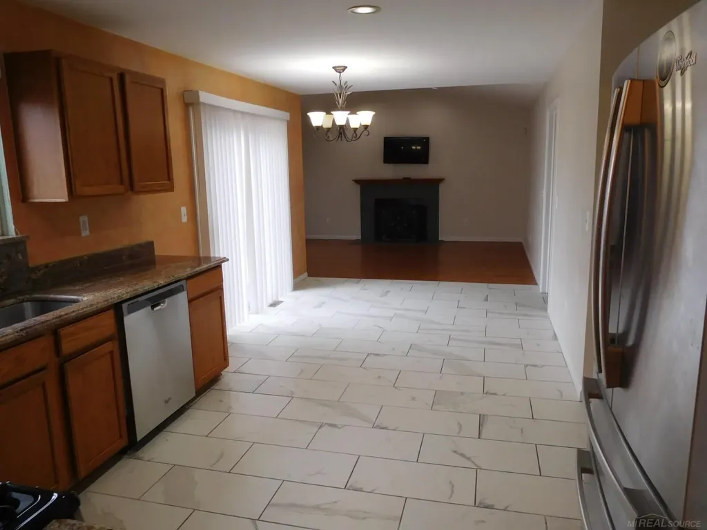 2000 Twin Sun Circle Commerce Charter Township MI 48390