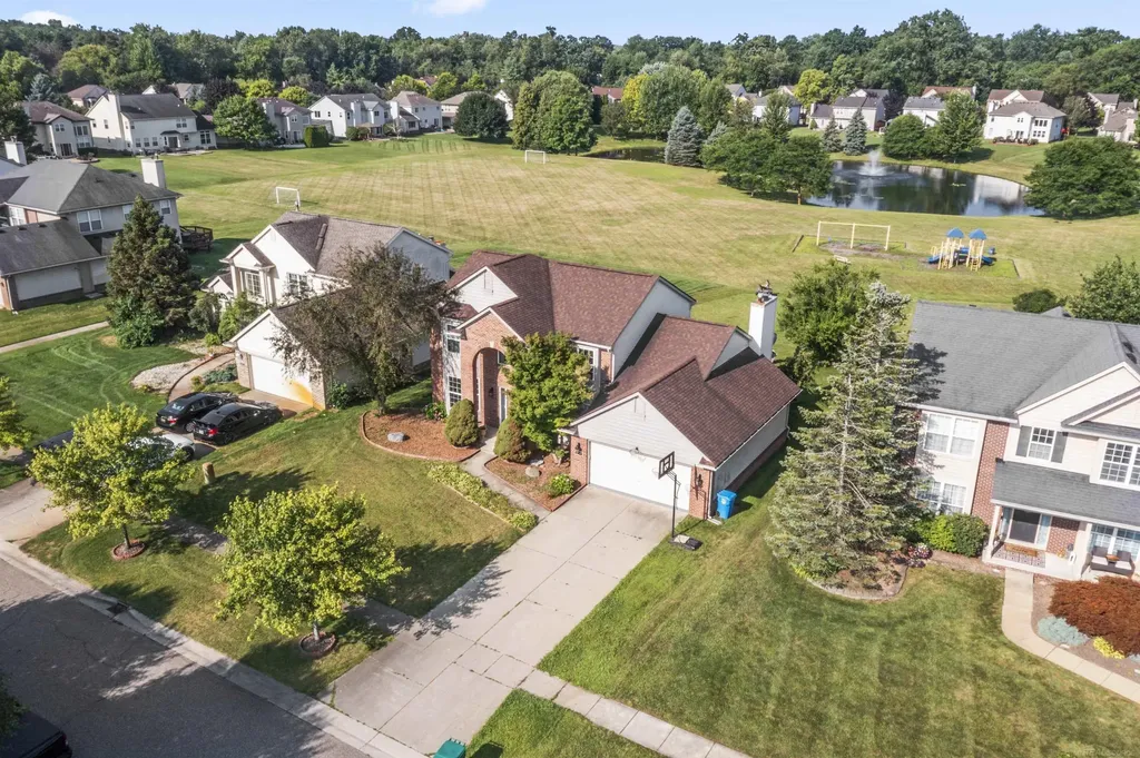 2000 Twin Sun Circle Commerce Charter Township MI 48390