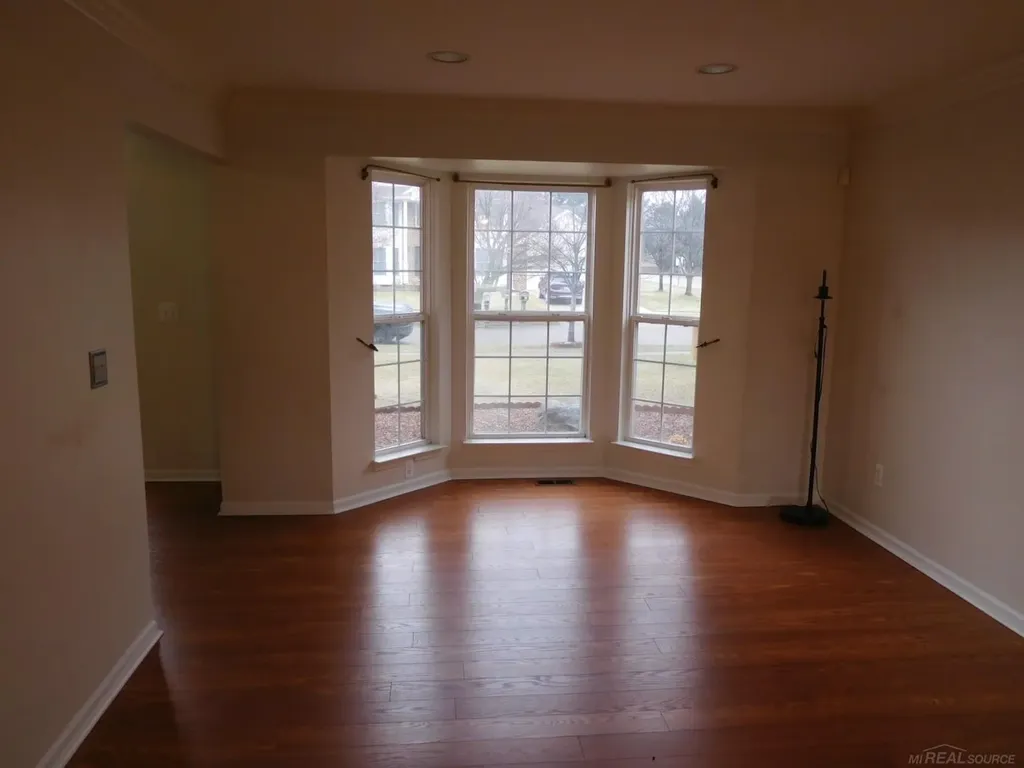 2000 Twin Sun Circle Commerce Charter Township MI 48390