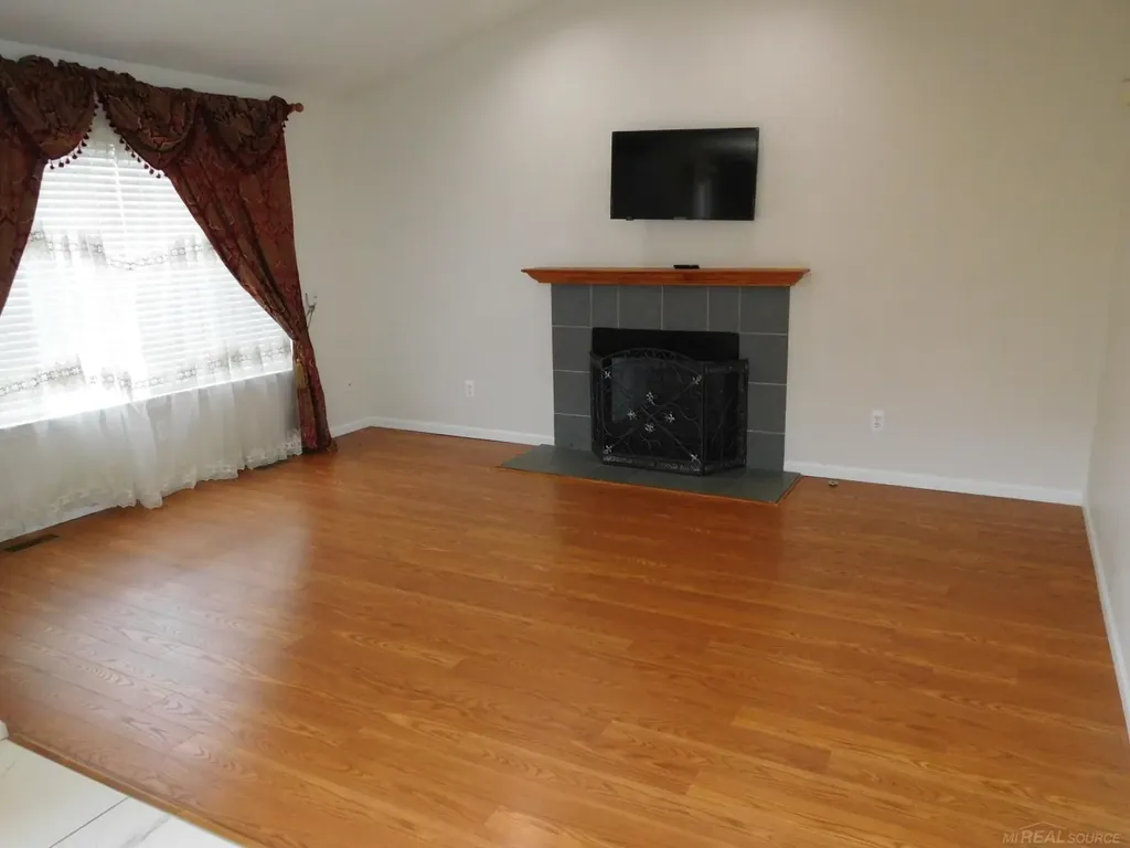 2000 Twin Sun Circle Commerce Charter Township MI 48390