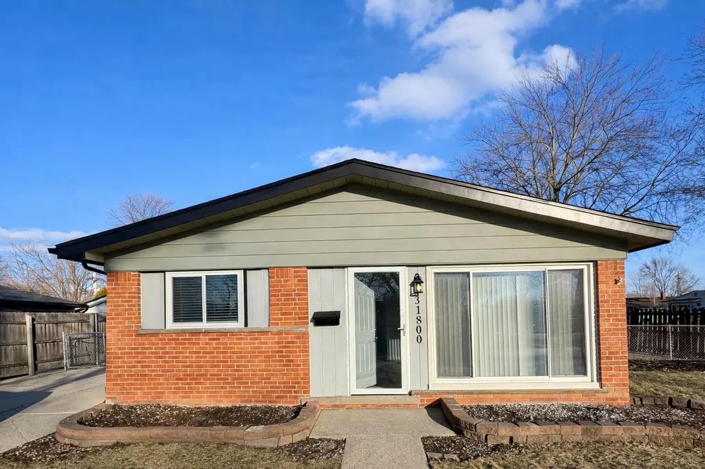 31800 Briar Lane St. Clair Shores City MI 48082
