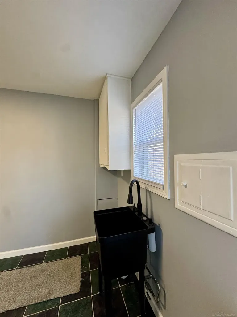 31800 Briar Lane St. Clair Shores City MI 48082