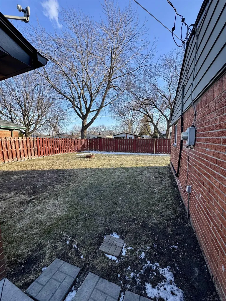 31800 Briar Lane St. Clair Shores City MI 48082