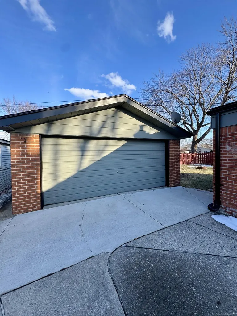 31800 Briar Lane St. Clair Shores City MI 48082