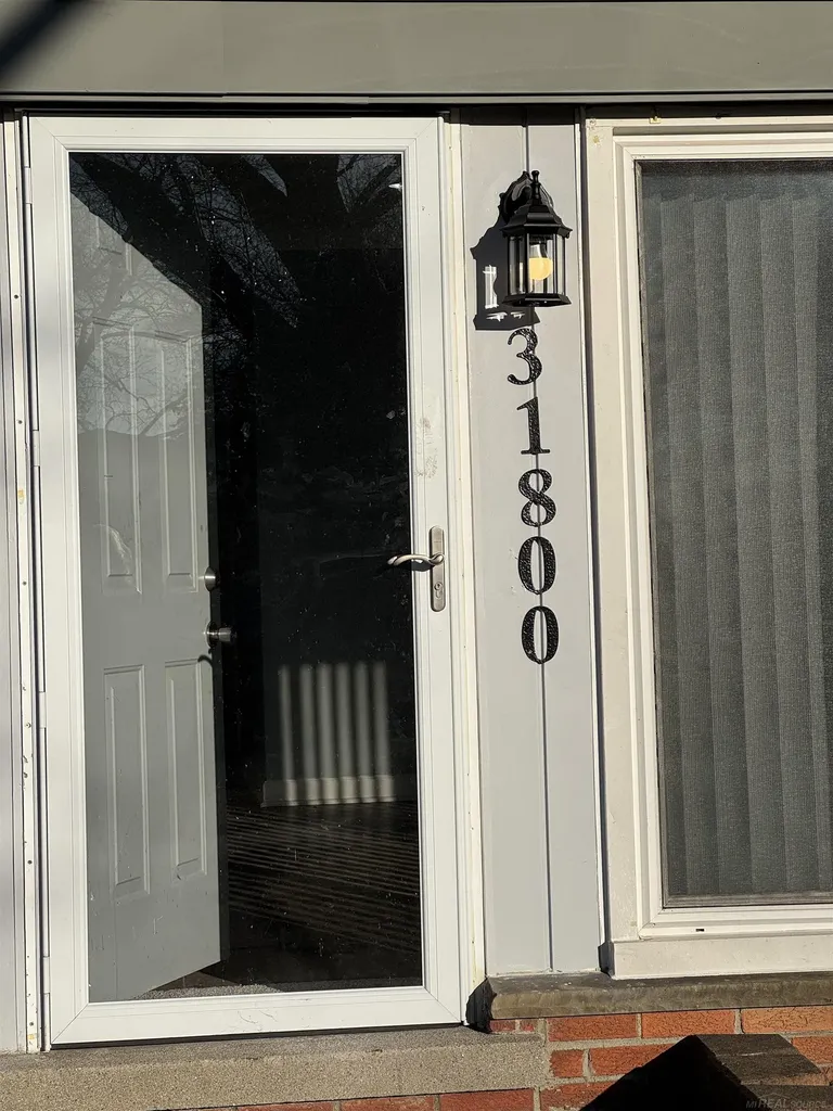 31800 Briar Lane St. Clair Shores City MI 48082