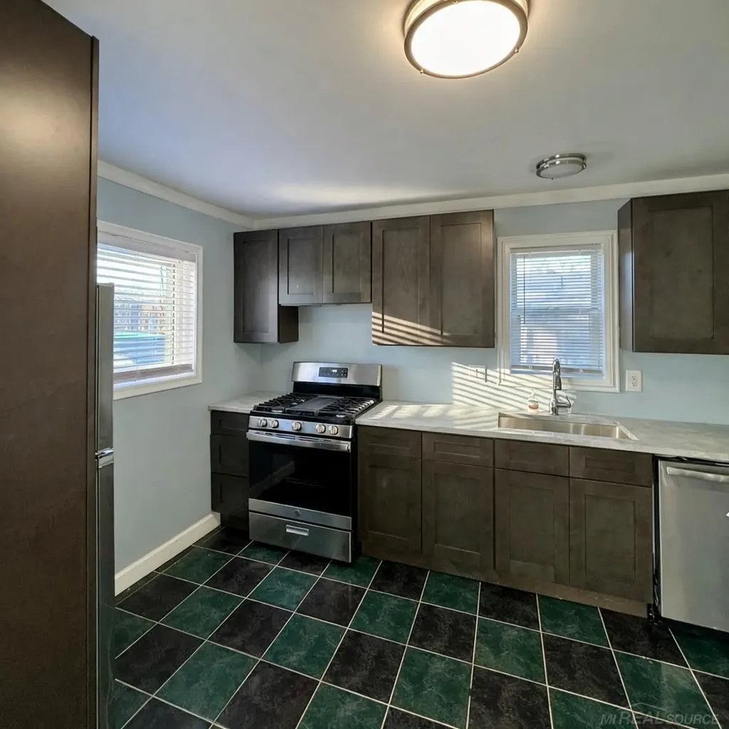 31800 Briar Lane St. Clair Shores City MI 48082