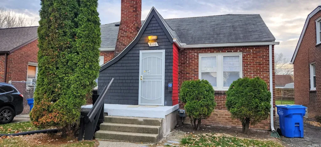 8110 Chalmers Avenue Warren City MI 48089