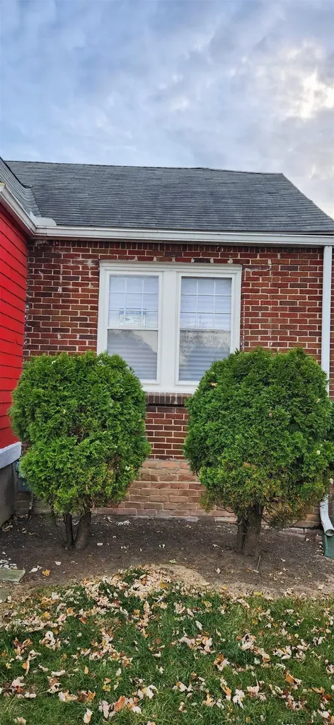 8110 Chalmers Avenue Warren City MI 48089