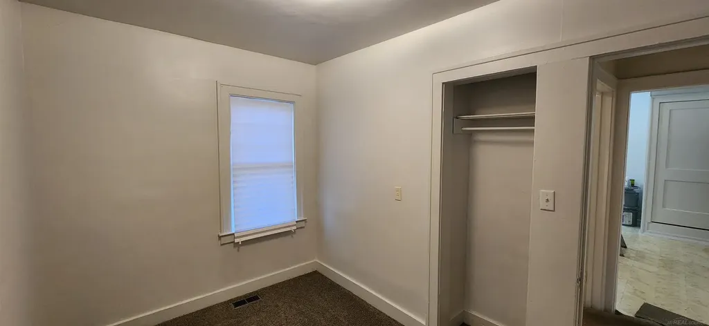 8110 Chalmers Avenue Warren City MI 48089