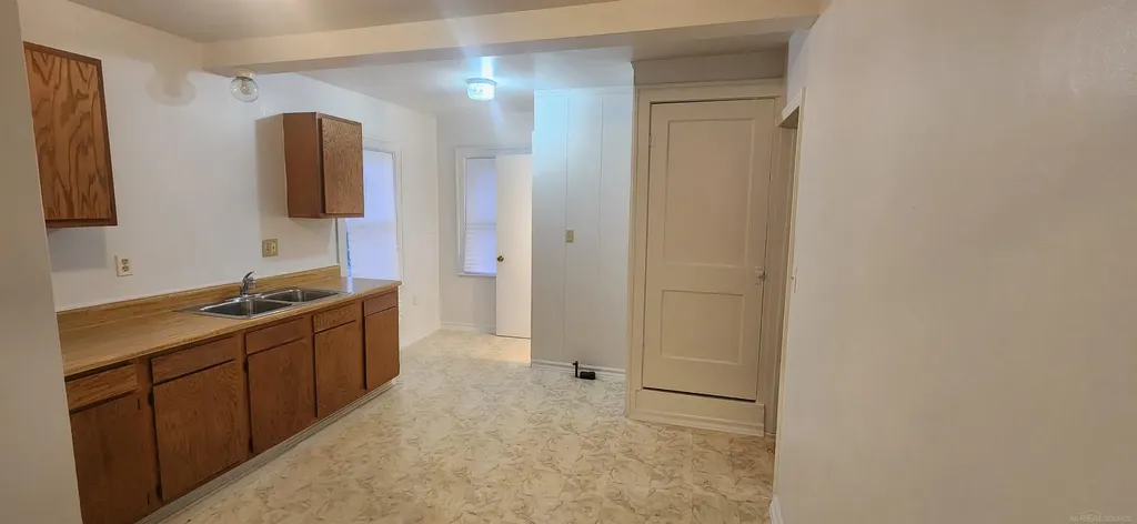 8110 Chalmers Avenue Warren City MI 48089