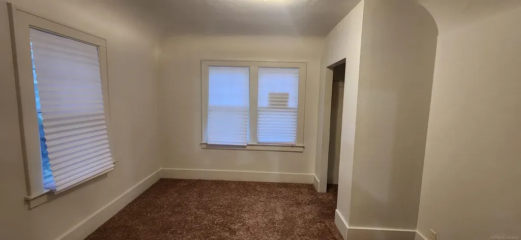 8110 Chalmers Avenue Warren City MI 48089