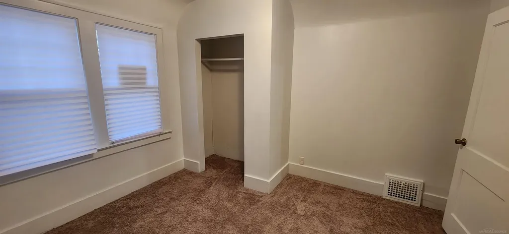 8110 Chalmers Avenue Warren City MI 48089