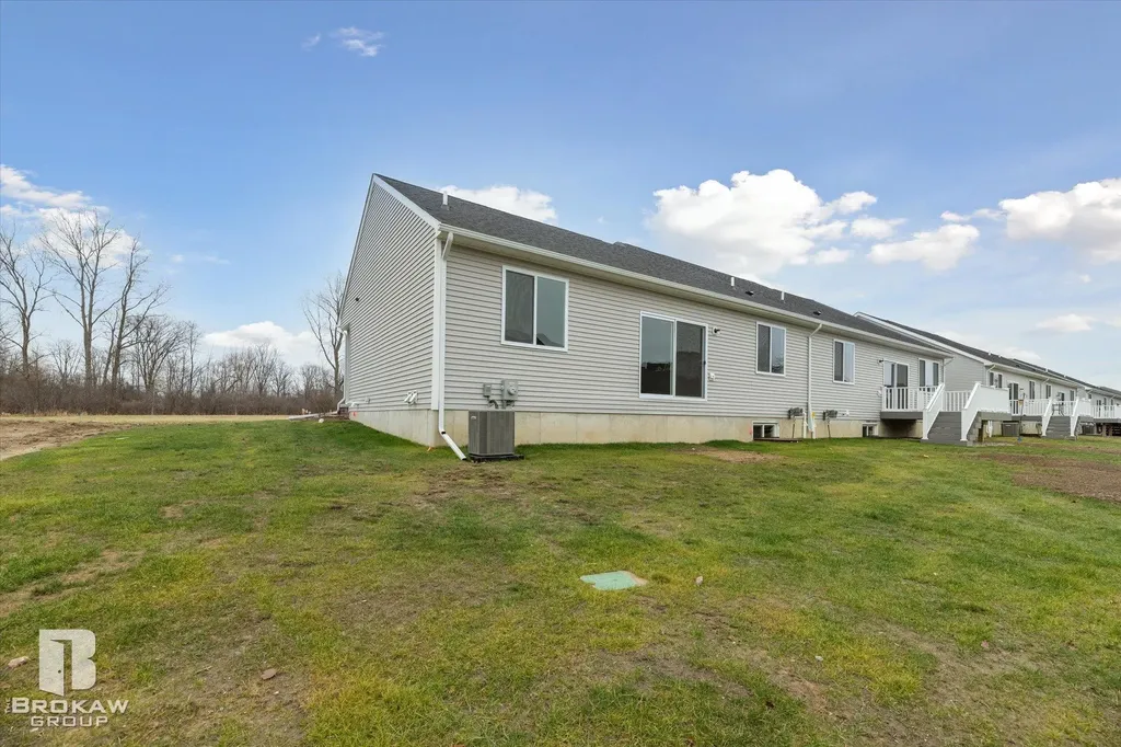 1437 Luxington Drive Lapeer City MI 48446