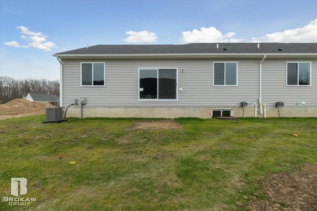 1437 Luxington Drive Lapeer City MI 48446