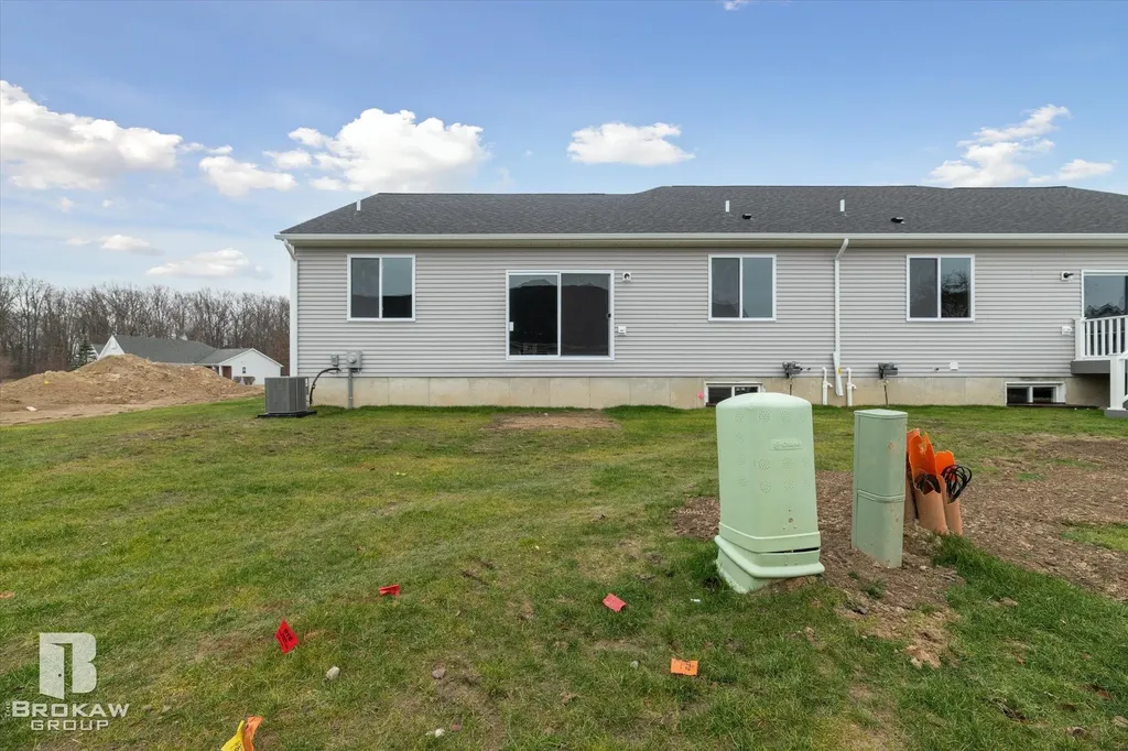 1437 Luxington Drive Lapeer City MI 48446