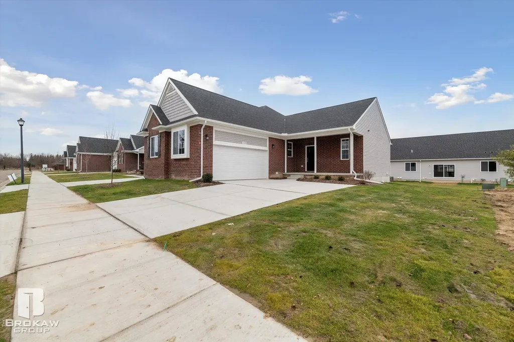 1437 Luxington Drive Lapeer City MI 48446