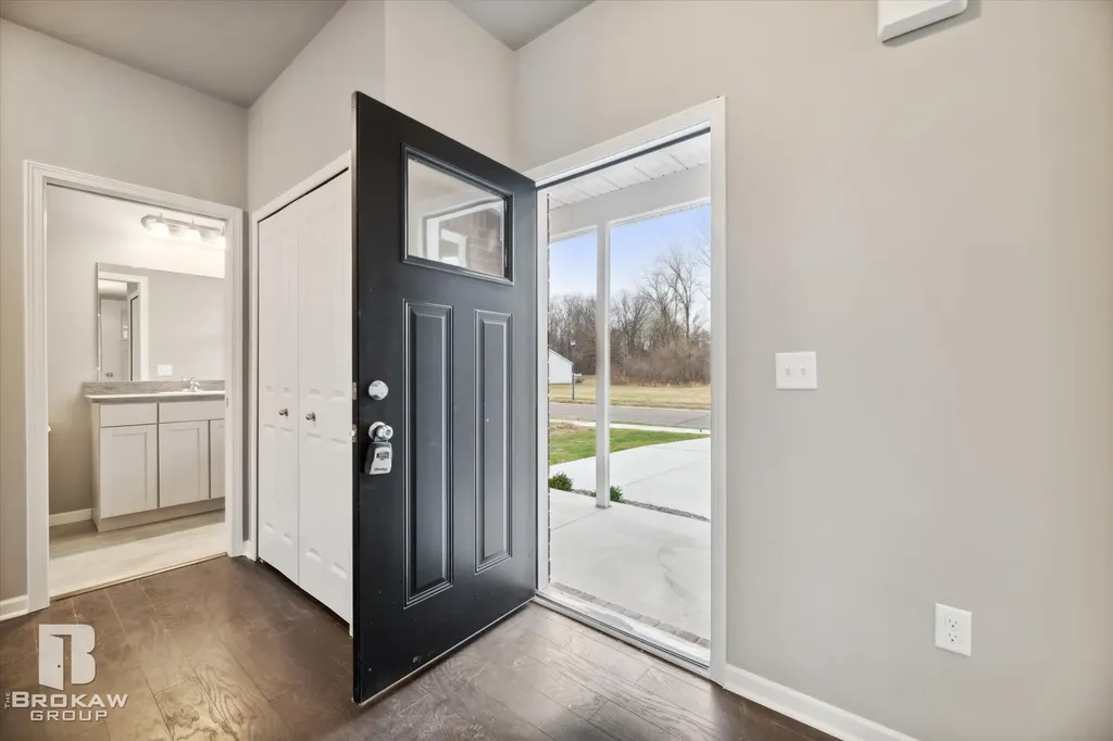 1437 Luxington Drive Lapeer City MI 48446