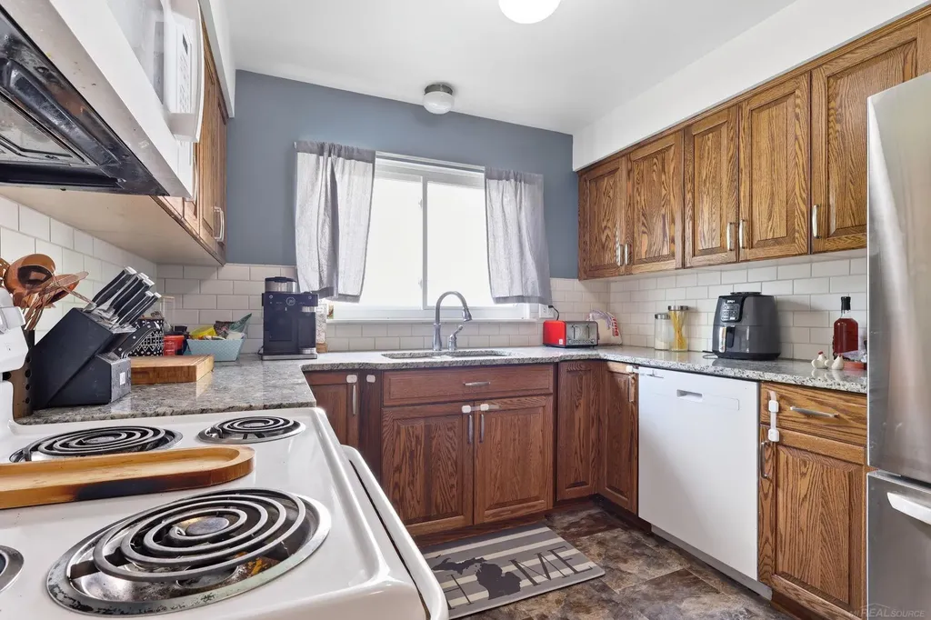 45471 Ronnen Drive Macomb Township MI 48044