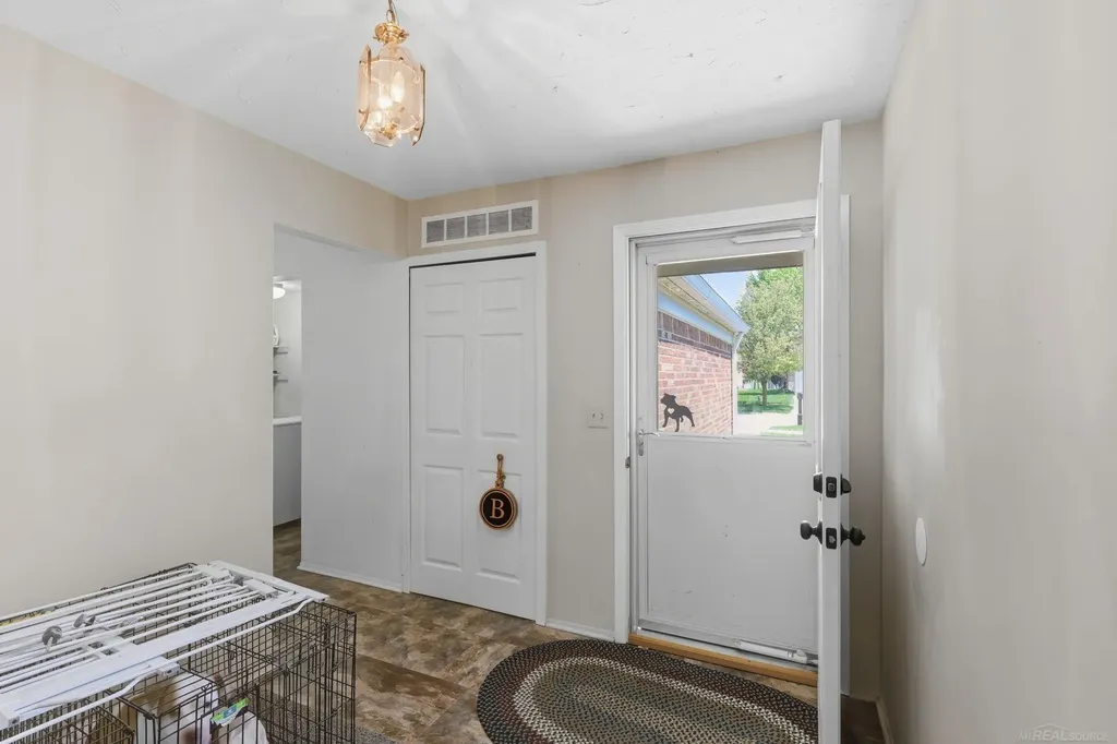 45471 Ronnen Drive Macomb Township MI 48044