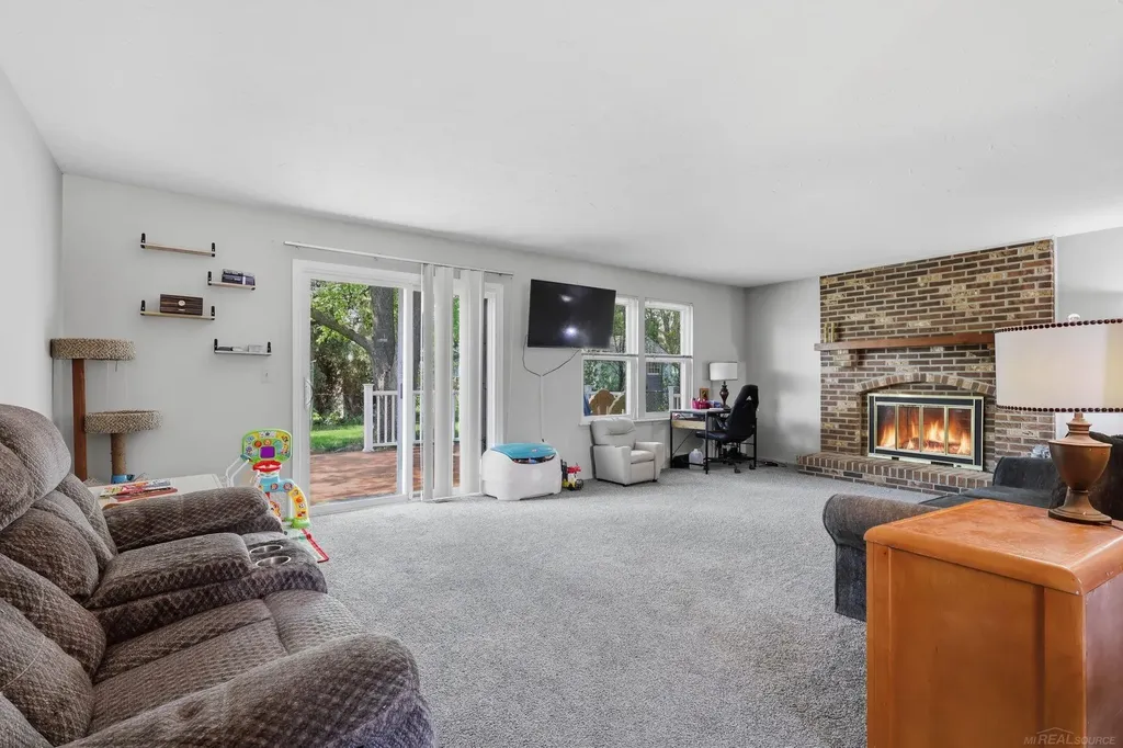 45471 Ronnen Drive Macomb Township MI 48044
