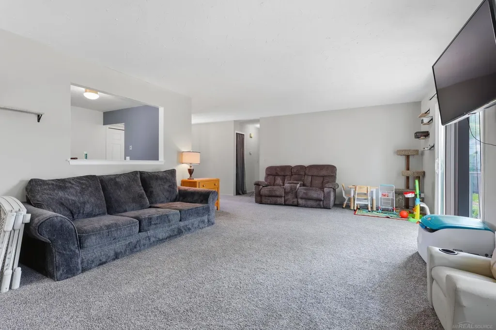 45471 Ronnen Drive Macomb Township MI 48044