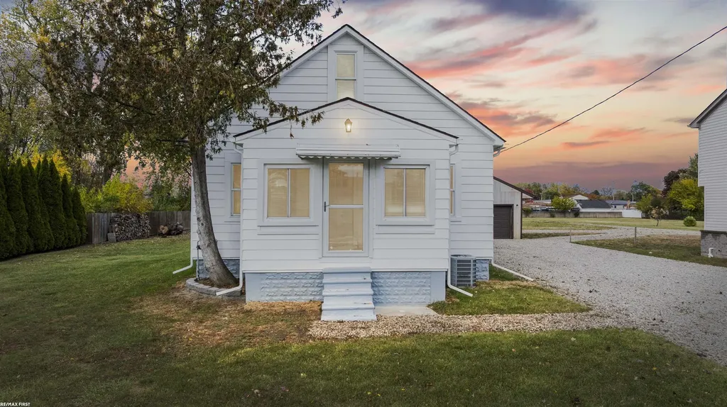 18905 Voiland Street Roseville City MI 48066