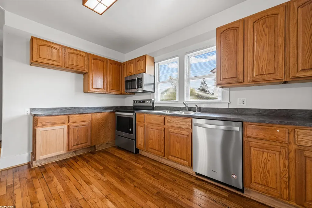 18905 Voiland Street Roseville City MI 48066