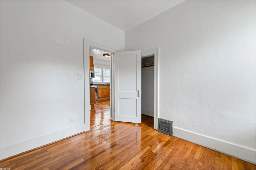 18905 Voiland Street Roseville City MI 48066