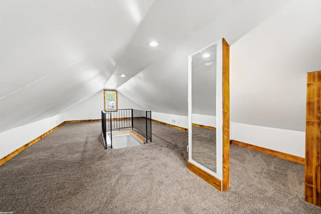 18905 Voiland Street Roseville City MI 48066