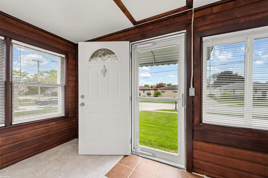 18905 Voiland Street Roseville City MI 48066