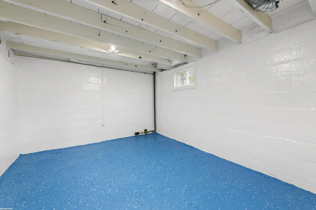 18905 Voiland Street Roseville City MI 48066