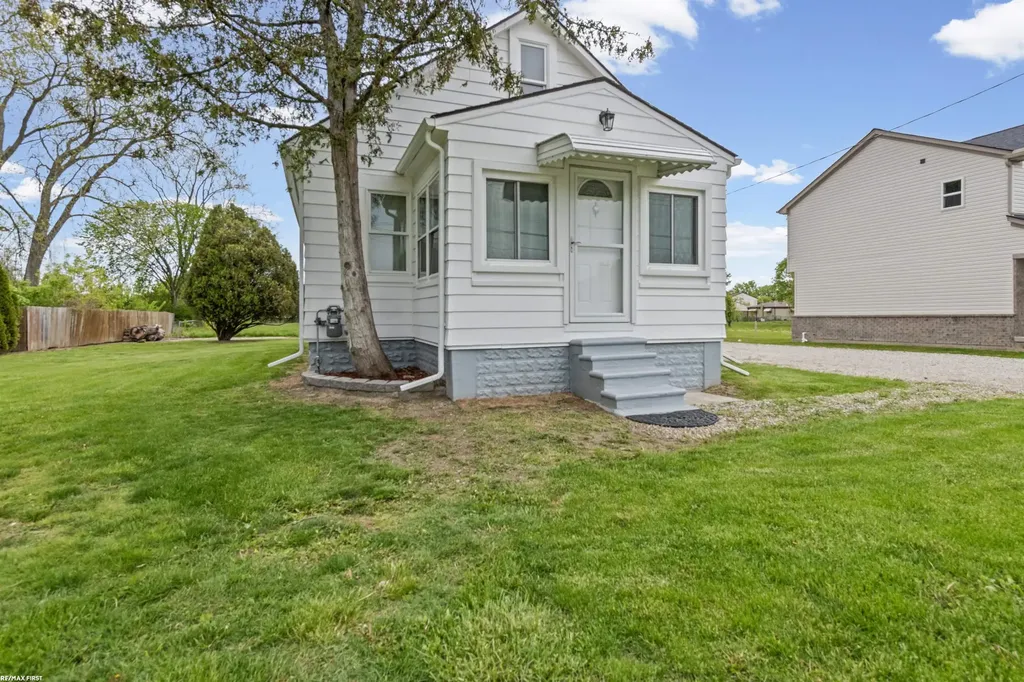 18905 Voiland Street Roseville City MI 48066