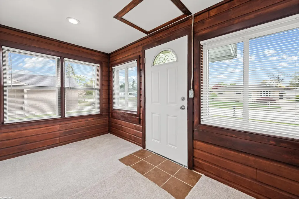 18905 Voiland Street Roseville City MI 48066