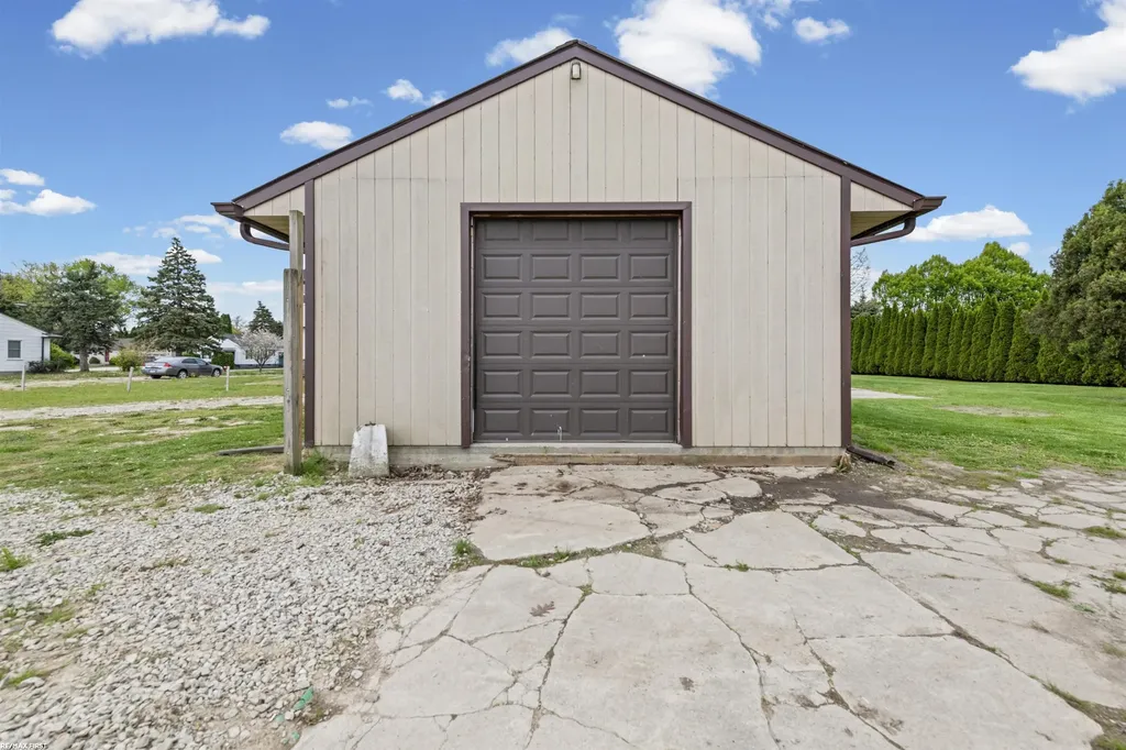 18905 Voiland Street Roseville City MI 48066