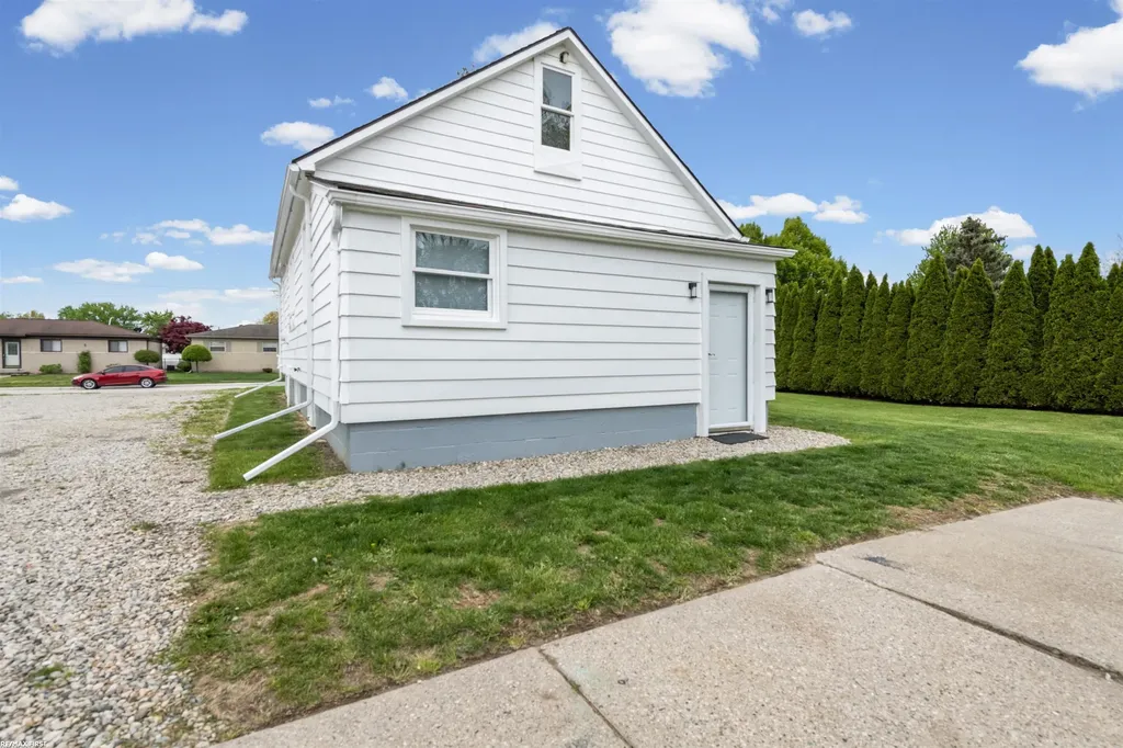 18905 Voiland Street Roseville City MI 48066