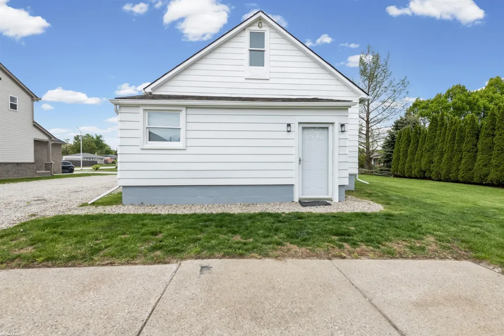 18905 Voiland Street Roseville City MI 48066