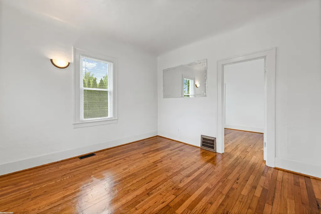 18905 Voiland Street Roseville City MI 48066