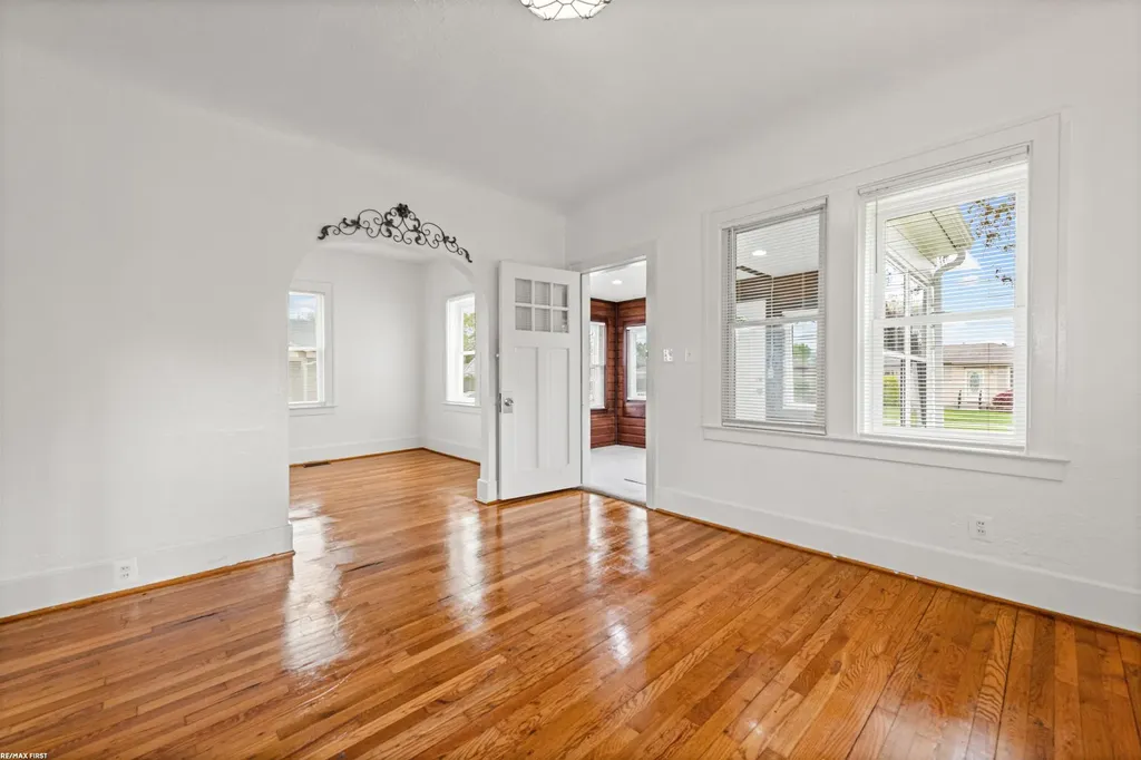 18905 Voiland Street Roseville City MI 48066