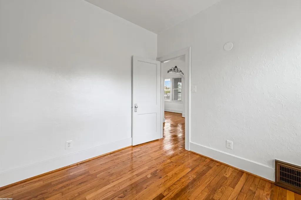 18905 Voiland Street Roseville City MI 48066